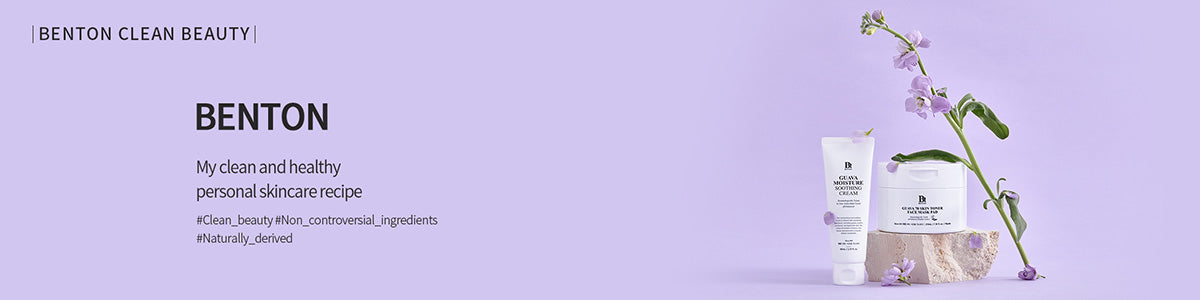 Benton Hautpflegeprodukte neben Blüten auf lila Hintergrund mit Slogan zu Clean Beauty.