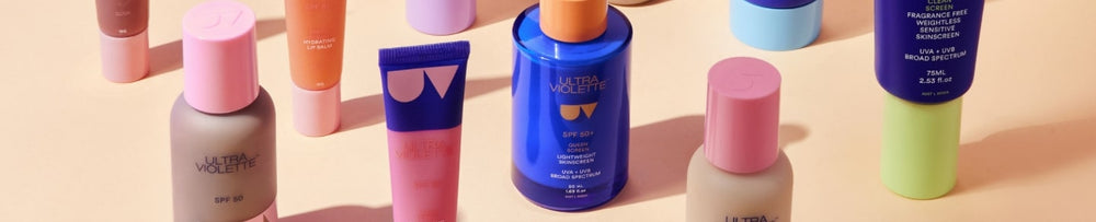 Bunte Sonnenschutzprodukte von Ultra Violette auf pastellfarbenem Untergrund.