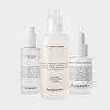 Das Max Hydration Bundle von Transparent Lab enthält drei Hautpflegeprodukte: Pure Glycerin Face Serum, Oil-Based Cleanserl und einen Ceramide Repair Moisturizer.