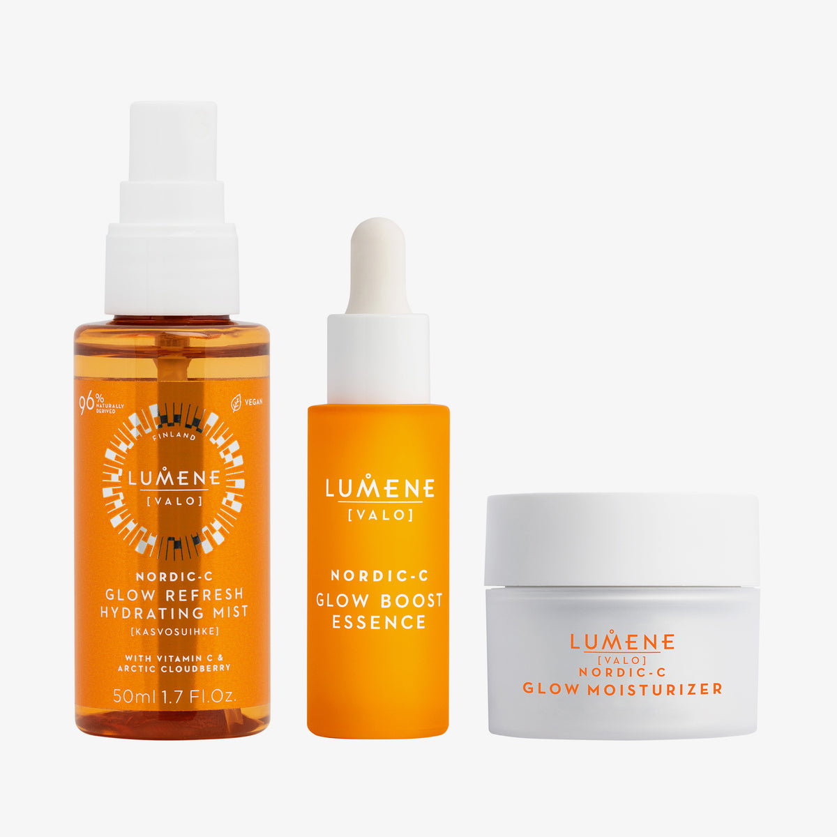 Das Ultimate Glow Serum bestehend aus orange-transparenter Flasche NORDIC-C [VALO] Glow Refresh Hydrating Mist, orange Flasche Glow Boost Essence, weißem Tiegel Glow Moisturizer