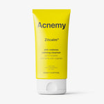Gelbe Tube Acnemy Zitcalm Cleansing Gel (150 ml) mit weißem Deckel vor weißem Hintergrund