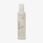 Weiße Flasche Bali Body Clear 1 Hour Express Tan Selbstbräunungsschaum von Bali Body mit goldener Schrift.