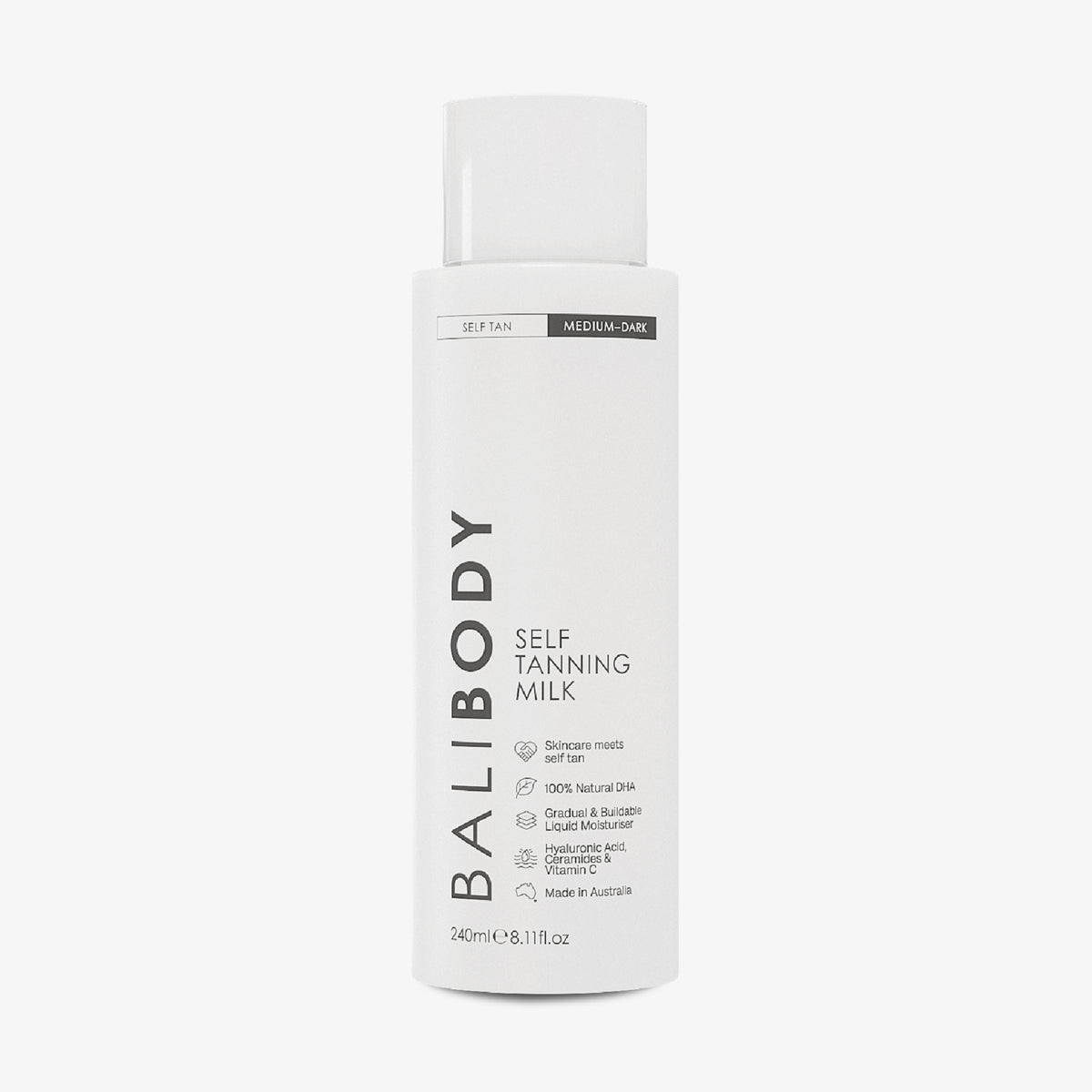 Ein weiße Flasche Self Tanning Milk von Bali Body Medium-Dark mit schwarzem Text vor weißem Hintergrund