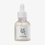 Transparente mattierte Tropfflasche des Glow Deep Serum: Reis + Alpha-Arbutin mit weißem Kopf vor weißem Hintergrund
