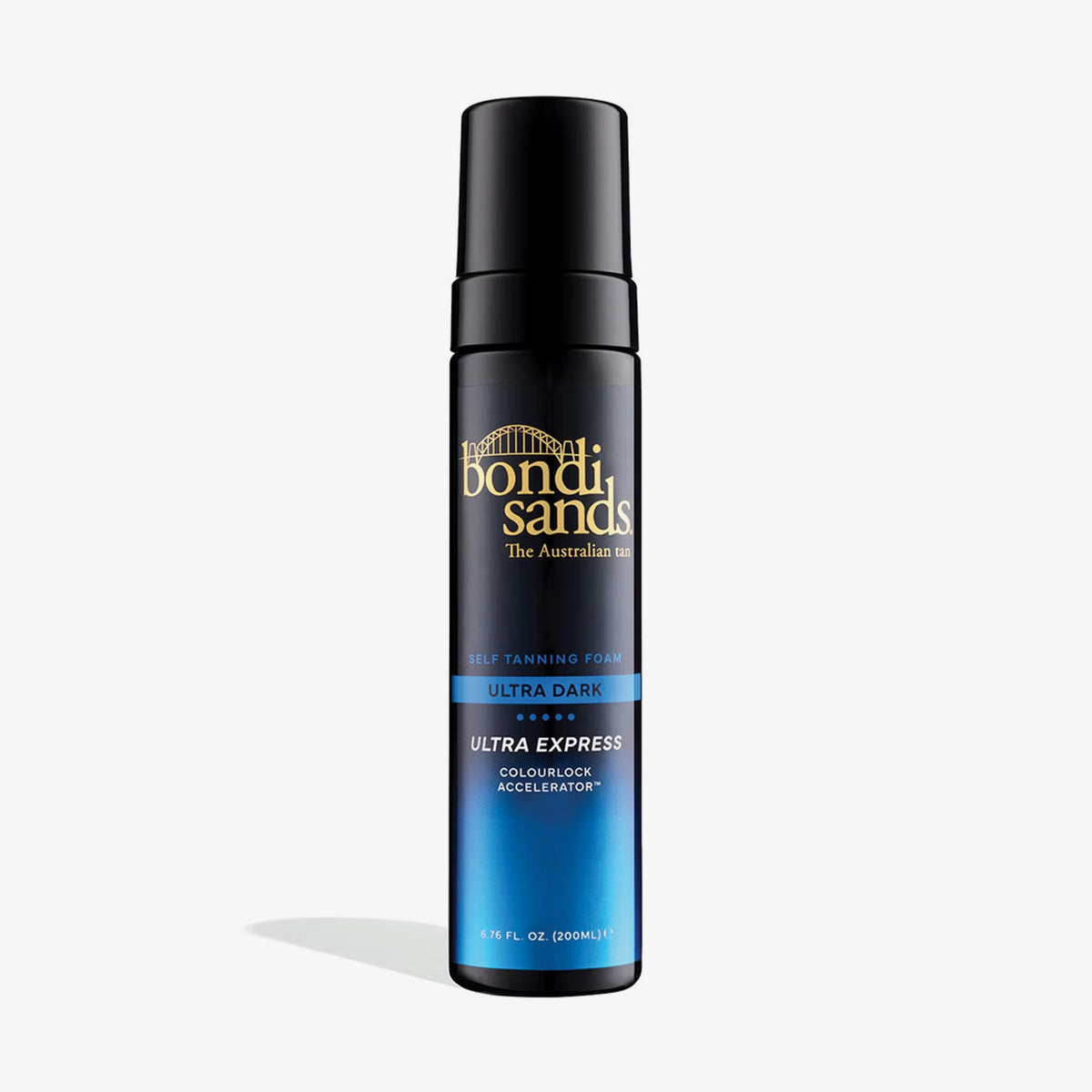 Eine Flasche Bondi Sands Self Tanning Foam 1 Hour Ultra Express mit einer schwarzen Kappe und einem blauen Etikett.
