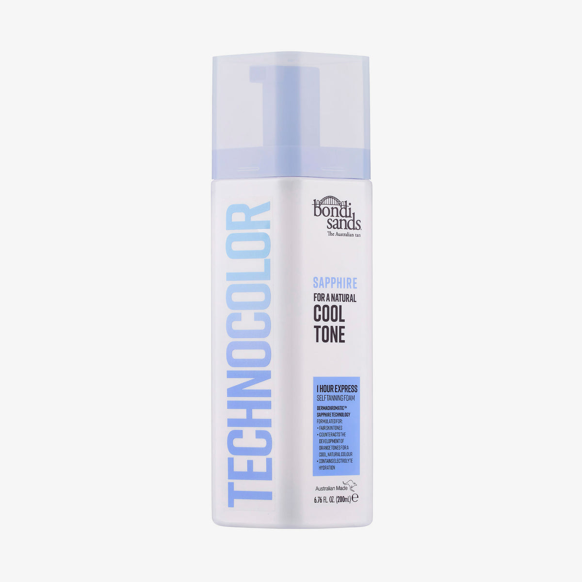 Eine weiße Flasche Bondi Sands Technocolor 1 Hour Express Selbstbräunungsschaum Sapphire mit hellblauem Deckel auf weißem Hintergrund.