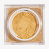 Offener quadratischer Behälter mit gelbem losem Puder BPerfect Cosmetics x Katie Daley Perfect Powders Butterscotch.