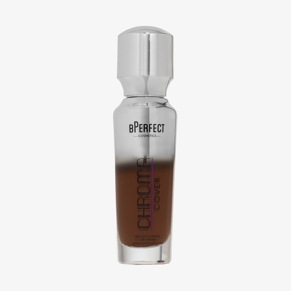 Eine halb transparente halb silberne Flasche Chroma Cover Foundation Luminous in der Farbe N10 vor weißem Hintergrund.