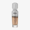 Eine halb transparente halb silberne Flasche Chroma Cover Foundation Luminous in der Farbe N2 vor weißem Hintergrund. 