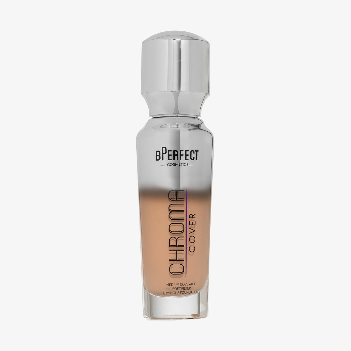 Eine halb transparente halb silberne Flasche Chroma Cover Foundation Luminous in der Farbe N4 vor weißem Hintergrund. 