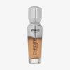 Eine halb transparente halb silberne Flasche Chroma Cover Foundation Luminous in der Farbe N6 vor weißem Hintergrund. 
