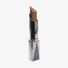 Shapestick Bronze & Define Maple in einem kühlen mittleren Braun in dreieckigem silbernem Drehgehäuse vor weißem Hintergrund.