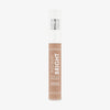 Eine transparente Falsche Catrice Instant Bright Serum Concealer 018C mit weißem Deckel vor weißem Hintergrund.