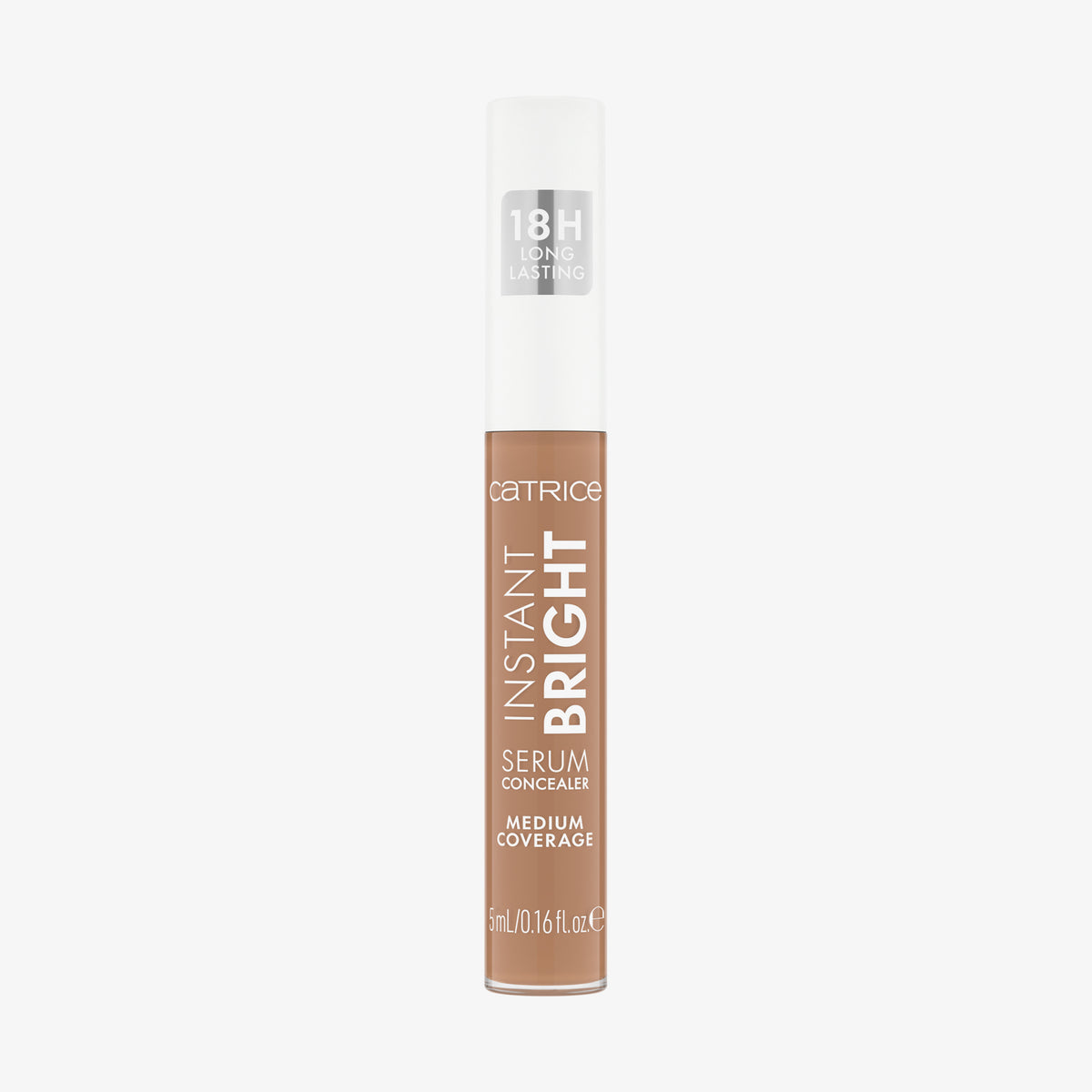 Eine transparente Falsche Catrice Instant Bright Serum Concealer 046W mit weißem Deckel vor weißem Hintergrund.