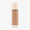 Eine Glasflasche Soft Glam Filter Fluid 030 von Catrice mit hellrosa Deckel und roséfarbener Schrift vor weißem Hintergrund.