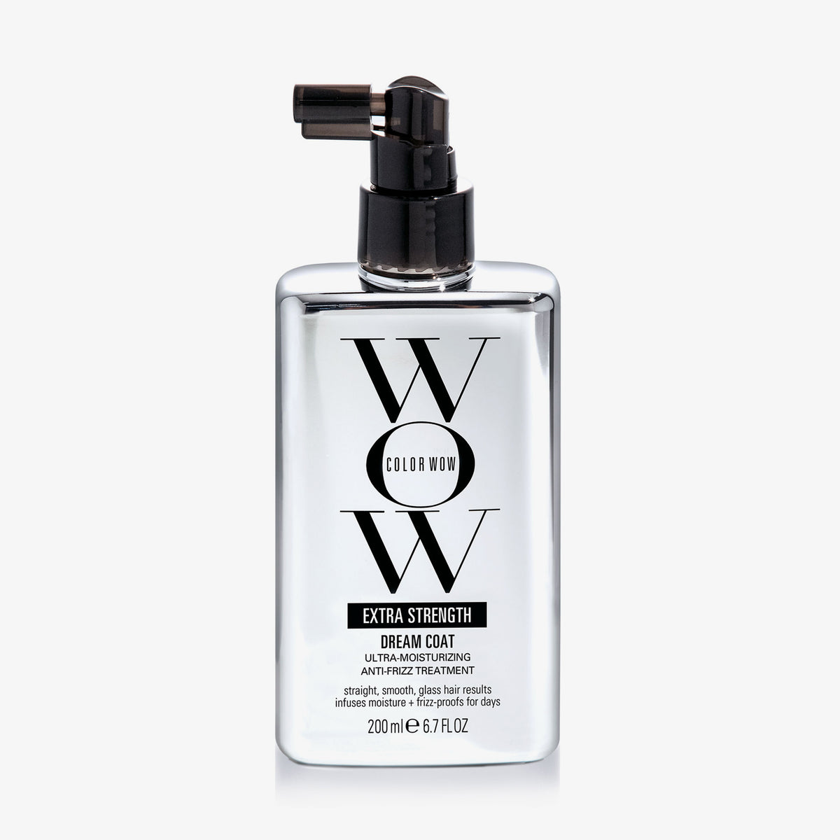 Eine silberne Sprühflasche Color Wow Dream Coat Extra Strength mit schwarzem Sprühspender vor weißem Hintergrund.