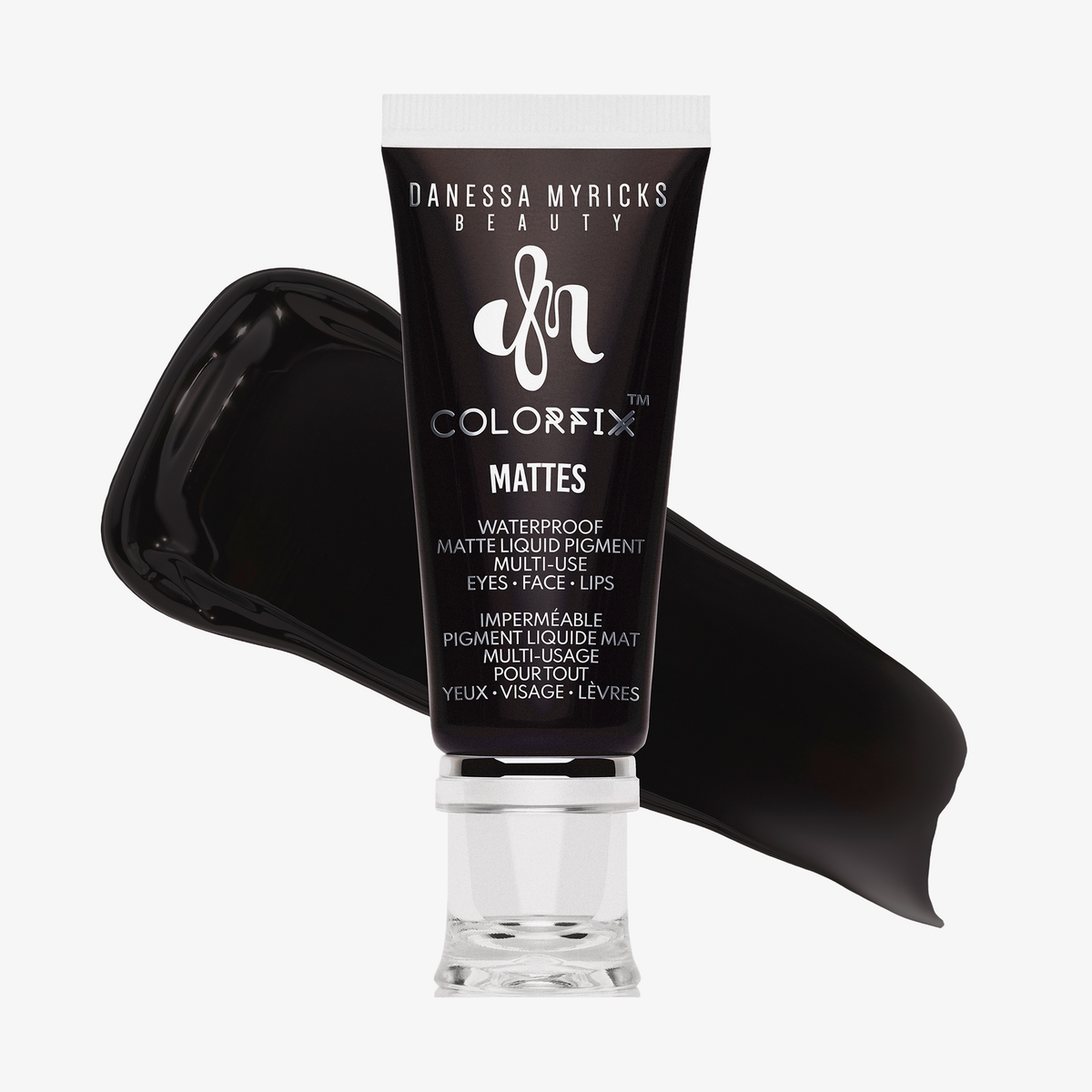Eine Tube Danessa Myricks Beauty Colorfix Mattes in Blackout mit einem schwarzen Abstrich dahinter.