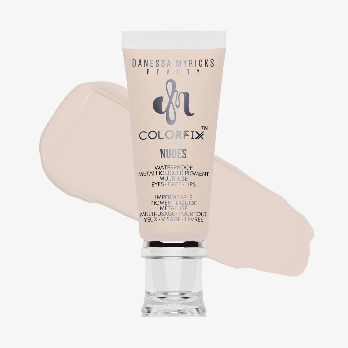 Eine Tube Danessa Myricks Beauty Colorfix Nudes in der Nuance 1 mit einem beigen Abstrich dahinter.