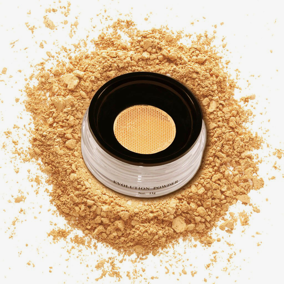 Danessa Myricks Beauty Evolution Powder Dose mit losem Puder auf weißem Hintergrund verstreut.