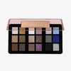 Die Danessa Myricks Beauty Lightwork Palette VII Freedom Palette enthält 18 schimmernde und matte Farbtöne in einem eleganten Etui mit transparentem Deckel.