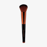 Der Danessa Myricks Beauty Yummy Face 1.0 Pinsel hat eine roségoldene Zwinge und einen schwarzen Griff auf weißem Grund.