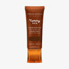 Bronzefarbene Tube der Yummy Skin Serum Tint 14 mit Sichtfenster zum tiefbraunem Produktinhalt.