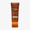 Bronzefarbene Tube der Yummy Skin Serum Tint 4.5 mit Sichtfenster zum dunkelbeigem Produktinhalt.