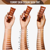 Drei Unterarme unterschiedlicher Hautfarbe halten den Yummy Skin Serum Tint und haben Farbmuster auf der Haut.