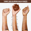 Drei Arme mit unterschiedlichen Hauttönen zeigen Farben des Yummy Skin Blurring Balm Powder.