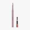 Der Dominique Cosmetics Lip Frame Pencil in der Farbe Terracotta Kiss und der zugehörige Pinselapplikator vor weißen Hintergrund.