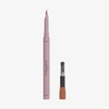 Der Dominique Cosmetics Lip Frame Pencil in der Farbe Toasty Peach und der zugehörige Pinselapplikator vor weißen Hintergrund.