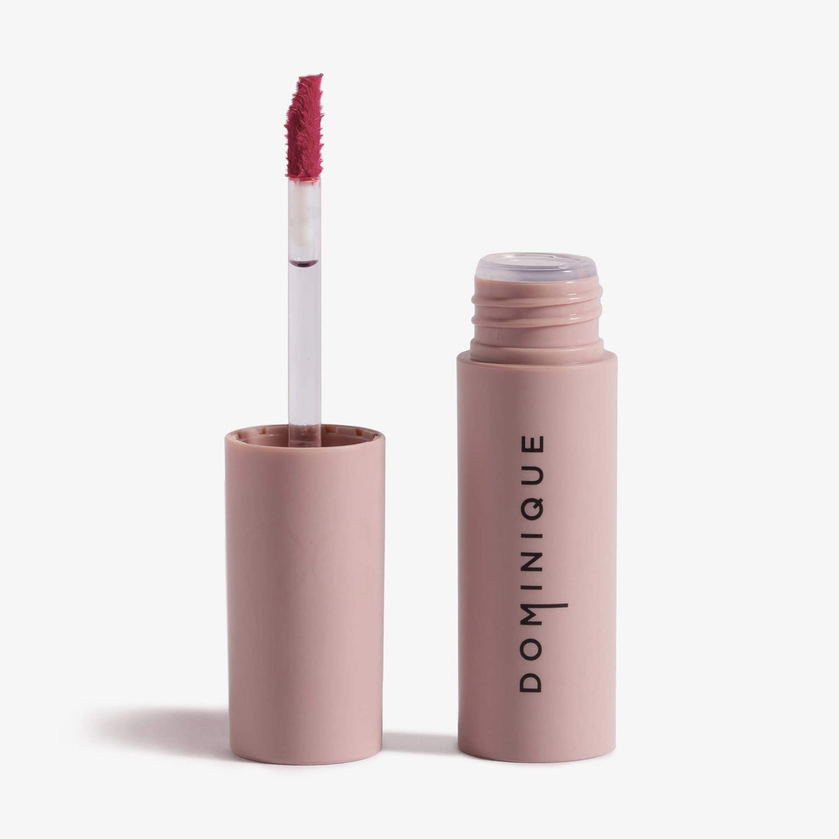 Eine rosafarbene Tube Pillow Soft Hydrating Lip & Cheek Stain, bei der der Applikatorstab entfernt und aufrecht steht.