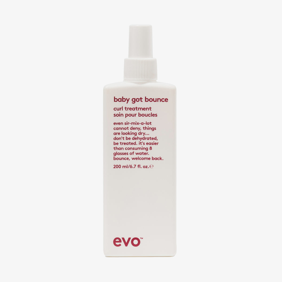 Weiße Sprühflasche Baby Got Bounce Curl Treatment von Evo vor weißem Hintergrund.