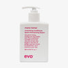 Weiße Flasche Mane Tamer Smoothing Conditioner mit Pumpe und humorvollem Produkttext.