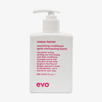 Weiße Flasche Mane Tamer Smoothing Conditioner mit Pumpe und humorvollem Produkttext.