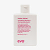 Weiße Flasche Mane Tamer Smoothing Shampoo mit humorvollem Produkttext vor weißem Hintergrund.