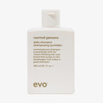 Weiße Flasche Normal Persons Shampoo mit humorvollem Produkttext auf weißem Hintergrund.