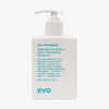 Weiße Pumpflasche The Therapist Hydrating Conditioner von Evo mit humorvollem Text vor weißem Hintergrund.