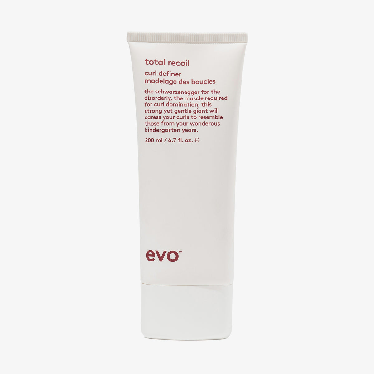 Weiße Tube Evo Total Recoil Curl Definer mit humorvollem Produkttext auf der Vorderseite.