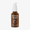 Braune Glasflasche des Blemicalm Azelaic Acid 10% Clarifying Serum mit weißem Pumpspender vor weißem Hintergrund.