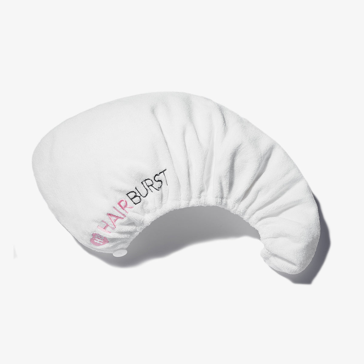 Weiße Handtuchkappe von Hairburst mit rosa-schwarzer Stickerei des Logos.