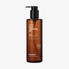 Braune Flasche Hanskin Pore Cleansing Oil BHA mit schwarzem Pumpspender vor weißem Hintergrund.