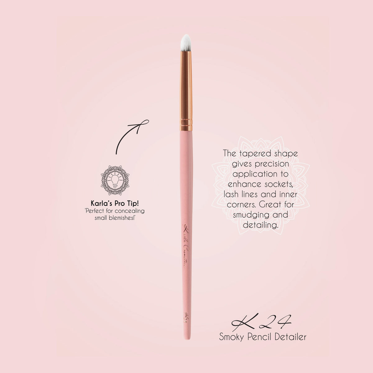 Auf einem hellen Hintergrund ist ein K24: Smoky Pencil Make-up-Pinsel in Pink mit einer konischen weißen Spitze abgebildet.