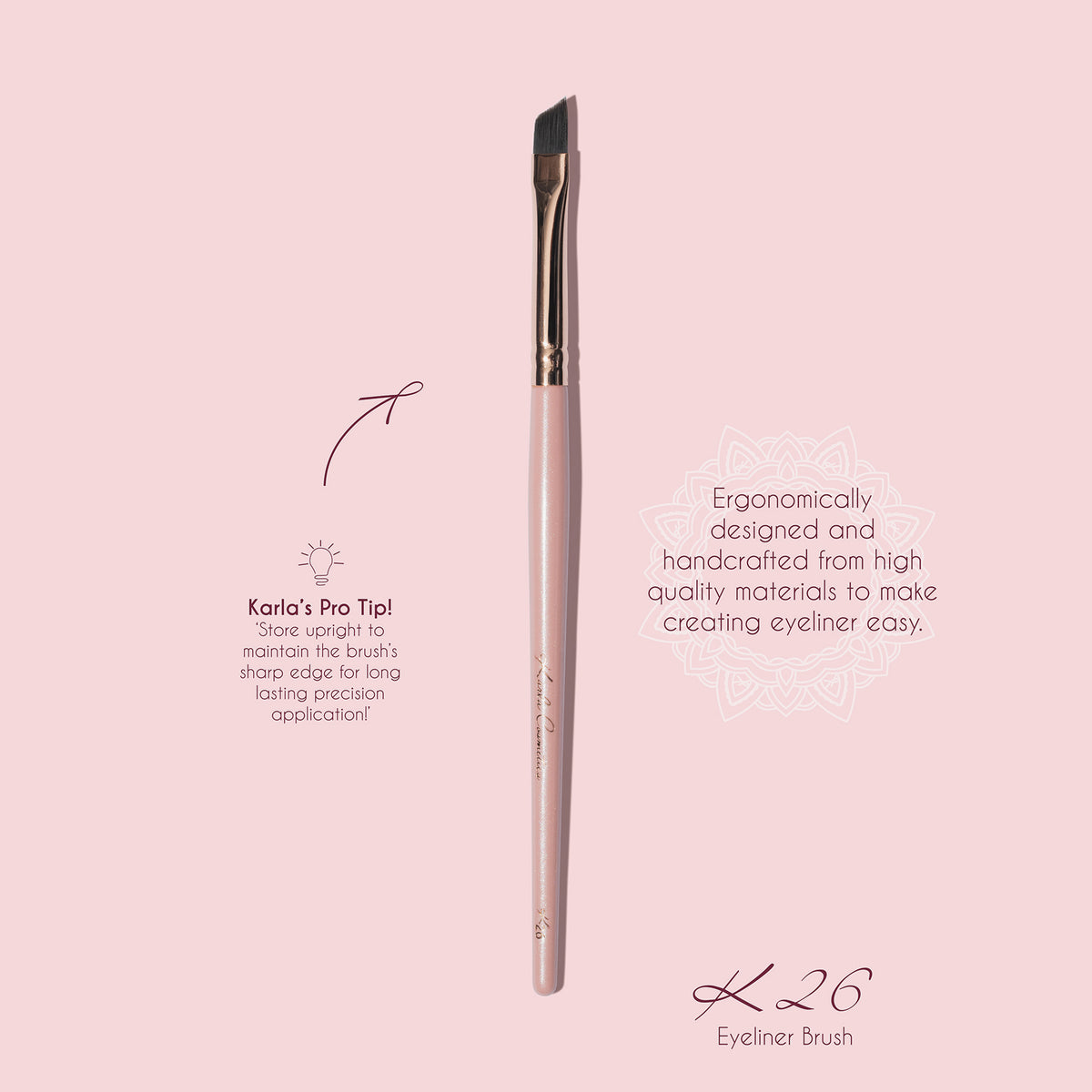 Der K26: Eyeliner-Pinsel verfügt über einen rosa Griff und eine abgewinkelte Spitze dunklen Borsten auf rose Hintergrund.