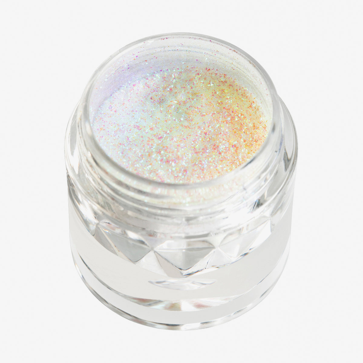 Offener transparenter Tiegel des Opal Multichrome Loose Eyeshadow Bordsong mit weiß-opal und gelb schimmerndem Glitzer auf weißem Hintergrund.