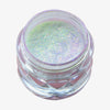 Offener transparenter Tiegel des Opal Multichrome Loose Eyeshadow Night Kiss mit lila-grün und weiß schimmerndem Glitzer auf weißem Hintergrund.