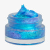 Offener transparenter Tiegel des Opal Shadow Potion Silky Gel Eyeshadow Dreamer mit blau-türkis schimmernder Textur auf weißem Hintergrund.