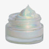 Offener transparenter Tiegel des Opal Shadow Potion Silky Gel Eyeshadow Pillow Fight mit weiß-gelblich schimmernder Textur auf weißem Hintergrund.