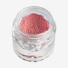 Offener transparenter Tiegel des Pastel Duochromes Loose Eyeshadow Sherbet mit rosa-orange schimmernder Textur auf weißem Hintergrund.