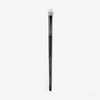 Lethal Cosmetics 210 Blending Brush mit schwarzem Griff und weißen Borsten, abgebildet auf einem schlichten weißen Hintergrund.
